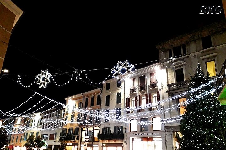 Brescia, iluminacja na święta Bożego Narodzenia.