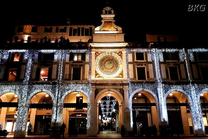 Brescia, iluminacja na święta Bożego Narodzenia.
